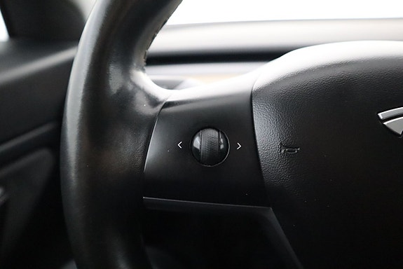 Tesla Model 3 14 of 20