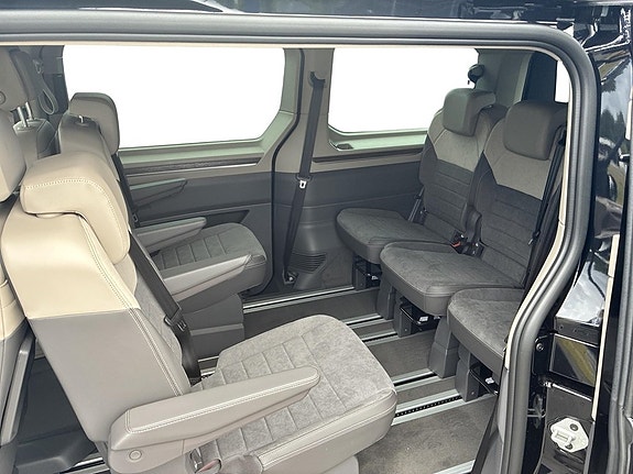 Volkswagen Multivan 11 of 12