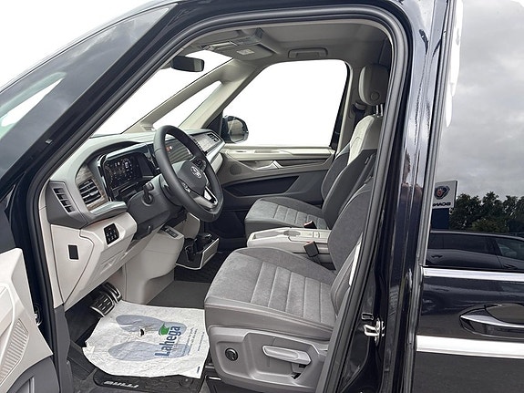 Volkswagen Multivan 10 of 12
