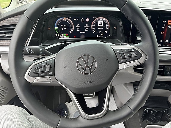 Volkswagen Multivan 9 of 12
