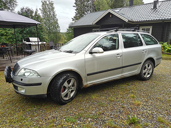 Skoda Octavia 2 of 4