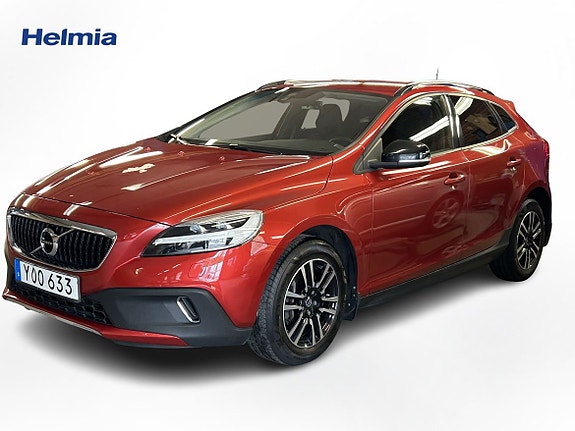 Volvo V40 Cross Country 2 of 10