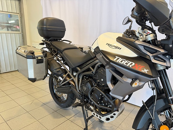 Triumph Tiger 800 XCX 3 of 9
