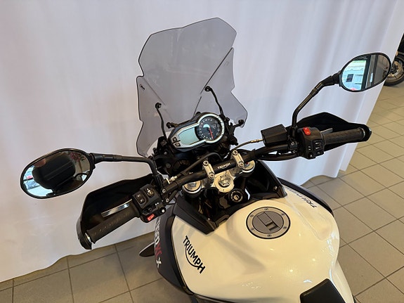 Triumph Tiger 800 XCX 7 of 9