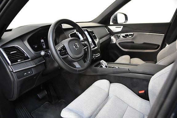 Volvo XC90 11 of 27