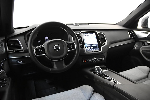 Volvo XC90 12 of 27