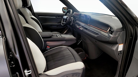 Kia EV9 3 of 13