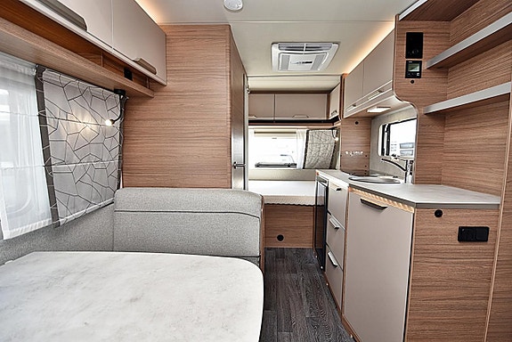 Knaus 420 QD Sport, Dubbelbädd 7 of 23