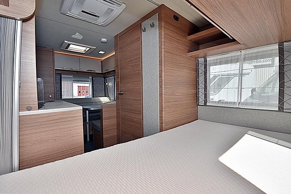 Knaus 420 QD Sport, Dubbelbädd 13 of 23