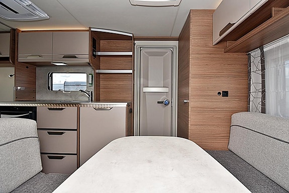 Knaus 420 QD Sport, Dubbelbädd 9 of 23