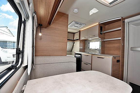 Knaus 420 QD Sport, Dubbelbädd 8 of 23