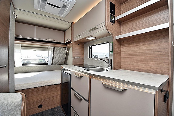 Knaus 420 QD Sport, Dubbelbädd 10 of 23