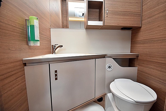 Knaus 420 QD Sport, Dubbelbädd 19 of 23