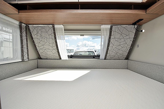 Knaus 420 QD Sport, Dubbelbädd 12 of 23