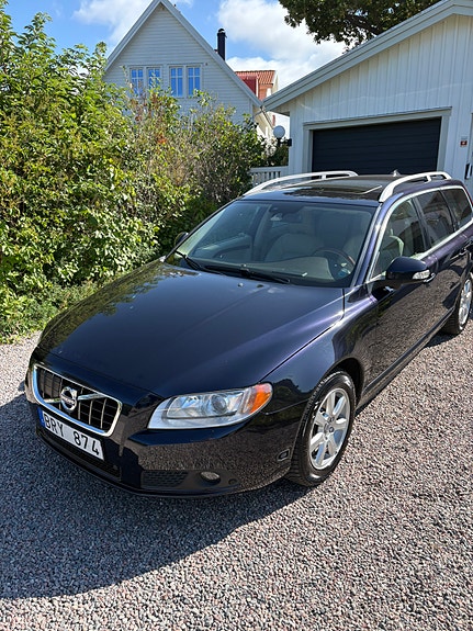 Volvo V70 2 of 11