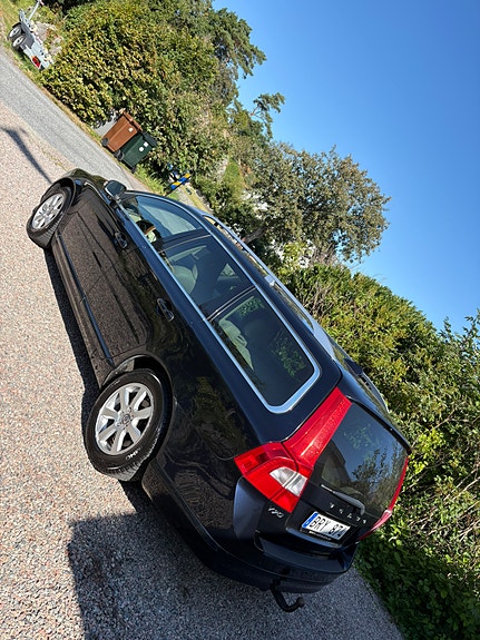 Volvo V70 3 of 11