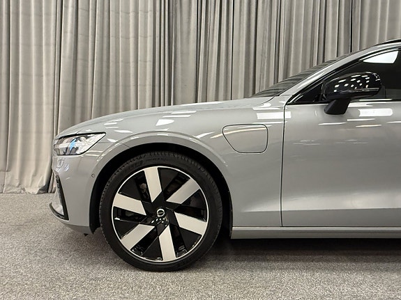Volvo V60 4 of 17