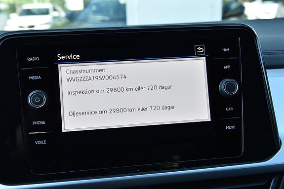 Volkswagen T-Roc 18 of 24
