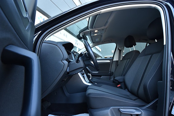 Volkswagen T-Roc 10 of 24