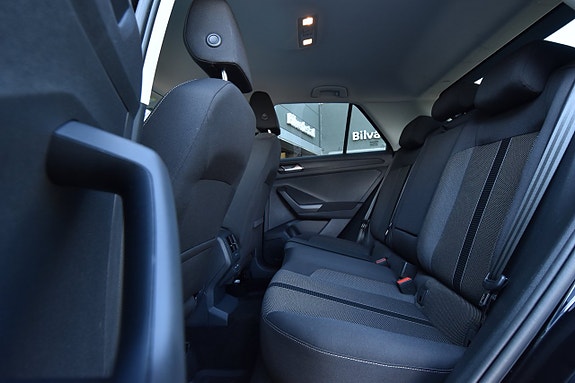 Volkswagen T-Roc 11 of 24