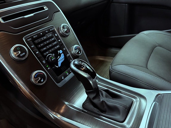 Volvo XC70 13 of 19