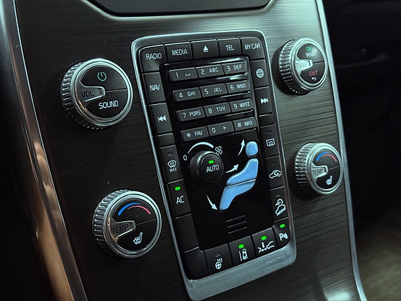 Volvo XC70 17 of 19