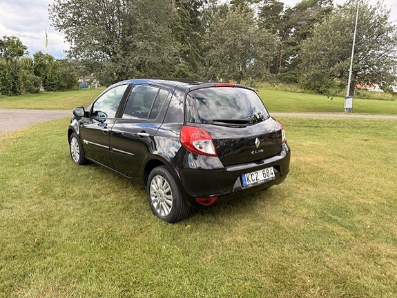 Renault Clio 2 of 8