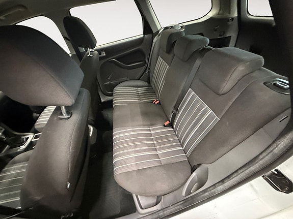Ford Focus 11 of 14