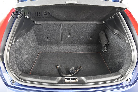 Volvo V40 Cross Country 9 of 17