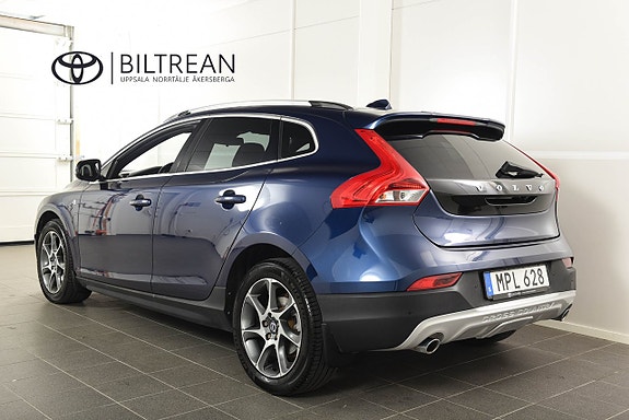 Volvo V40 Cross Country 2 of 17