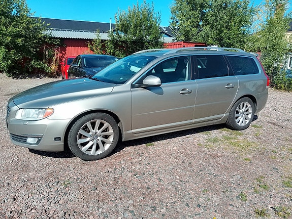 Volvo V70 2 of 20