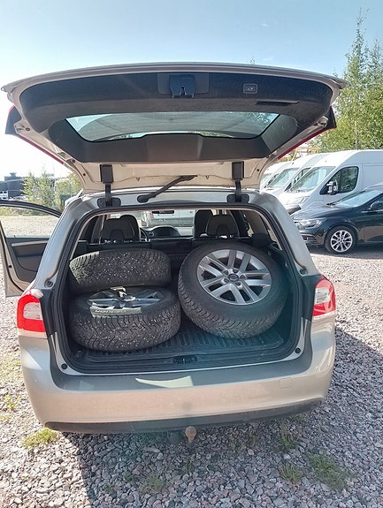 Volvo V70 10 of 20