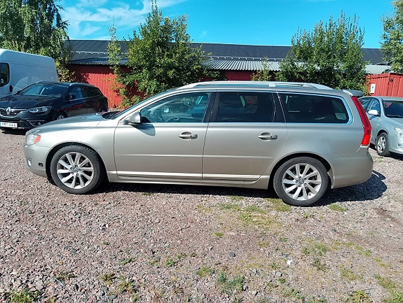 Volvo V70 3 of 20