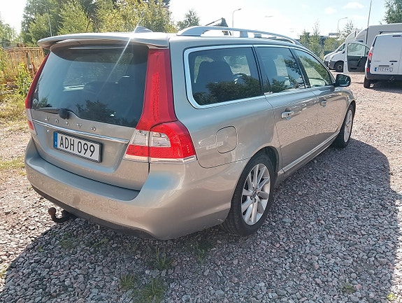 Volvo V70 9 of 20