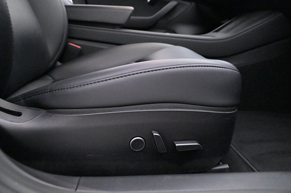 Tesla Model 3 11 of 27