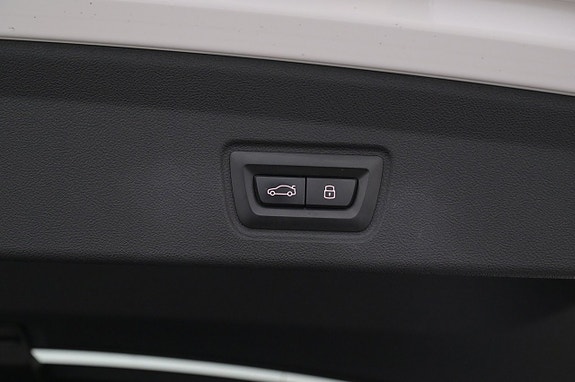 BMW i4 23 of 27