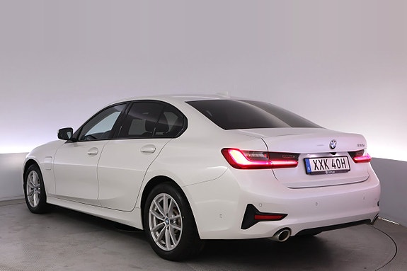 BMW 330e 4 of 27