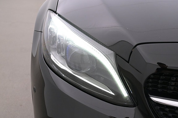 Mercedes-Benz C300 25 of 27