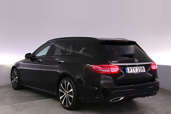 Mercedes-Benz C300 4 of 27