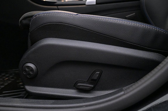 Mercedes-Benz C300 11 of 27