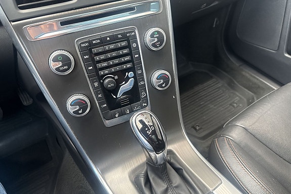 Volvo XC60 15 of 27