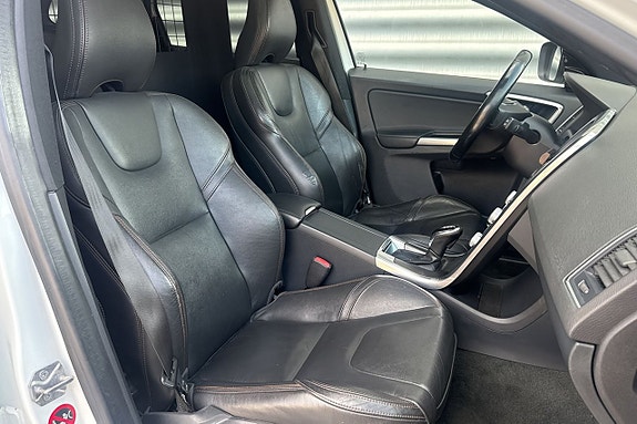 Volvo XC60 10 of 27