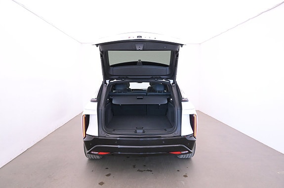Cadillac Lyriq 22 of 27