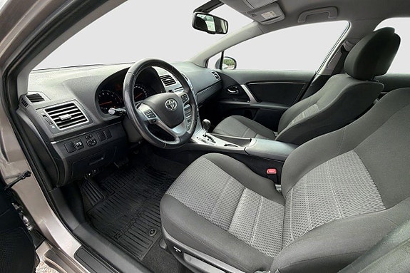 Toyota Avensis 7 of 16