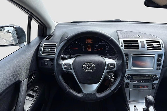 Toyota Avensis 10 of 16