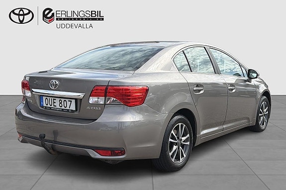 Toyota Avensis 12 of 16