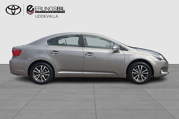 Toyota Avensis 13 of 16