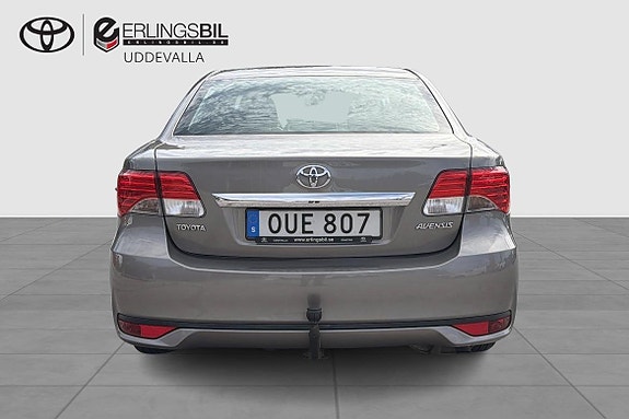 Toyota Avensis 4 of 16