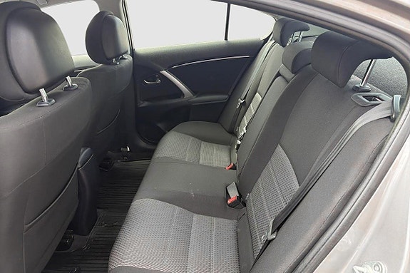 Toyota Avensis 8 of 16