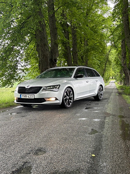 Skoda Superb 2 of 5